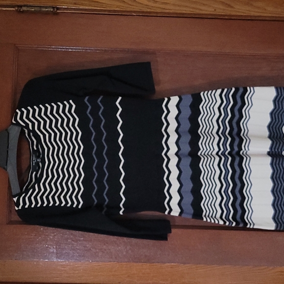 Dress - Picture 3 of 4